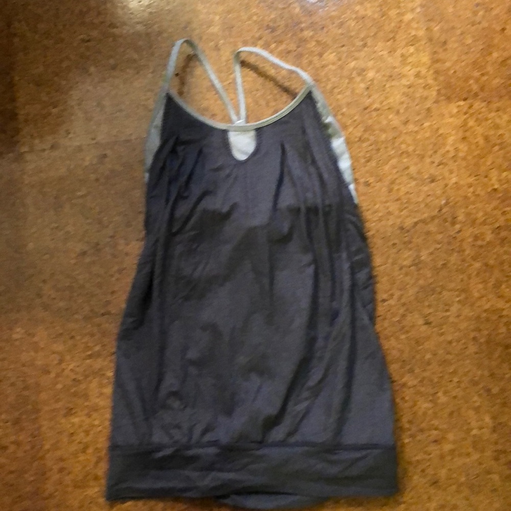Lululemon grey and white workout top